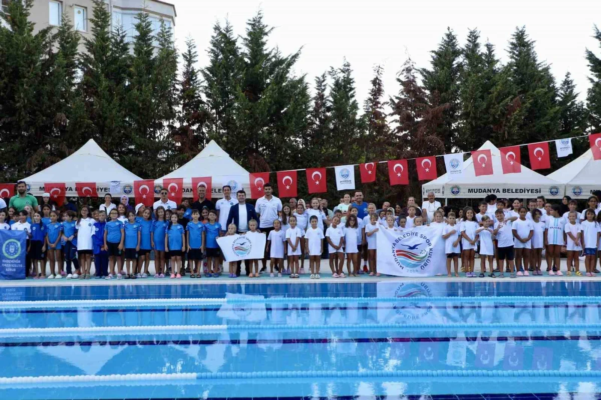 Mudanya Belediyesporlu yüzücüler 12 Eylül yarışında madalya topladı