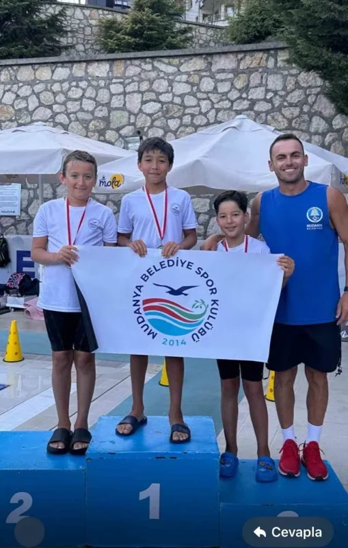 Mudanya Belediyesporlu yüzücüler 12 Eylül yarışında madalya topladı