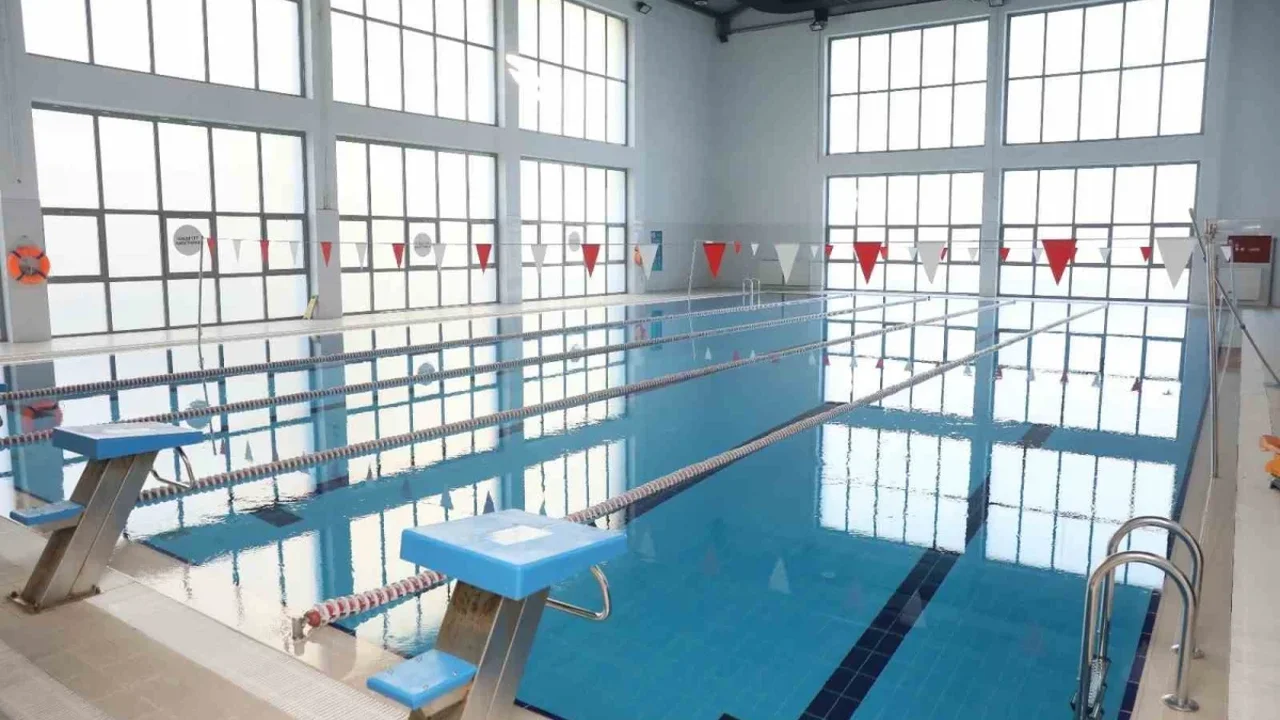 Kağıthane'de yetişkinlere yüzme ve fitness kursu kayıtları başladı