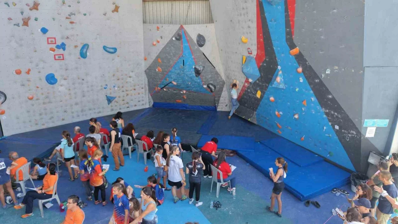Nilüfer Boulder Yarışması'nda 116 sporcu kıyasıya yarıştı