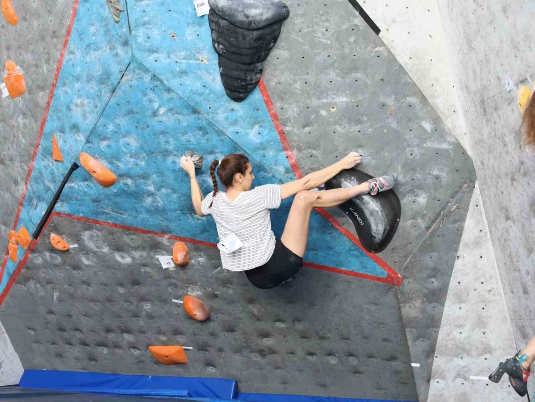 Nilüfer Boulder Yarışması'nda 116 sporcu kıyasıya yarıştı
