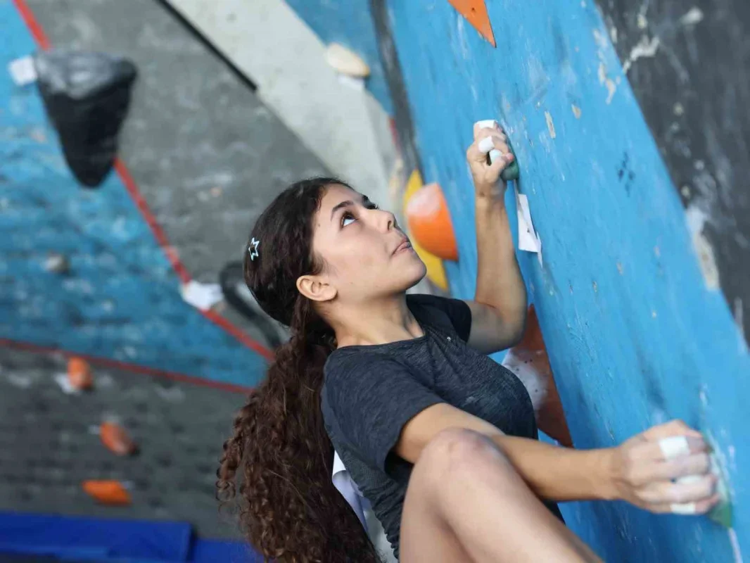 Nilüfer Boulder Yarışması'nda 116 sporcu kıyasıya yarıştı