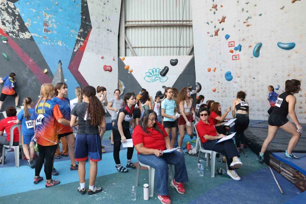 Nilüfer Boulder Yarışması'nda 116 sporcu kıyasıya yarıştı