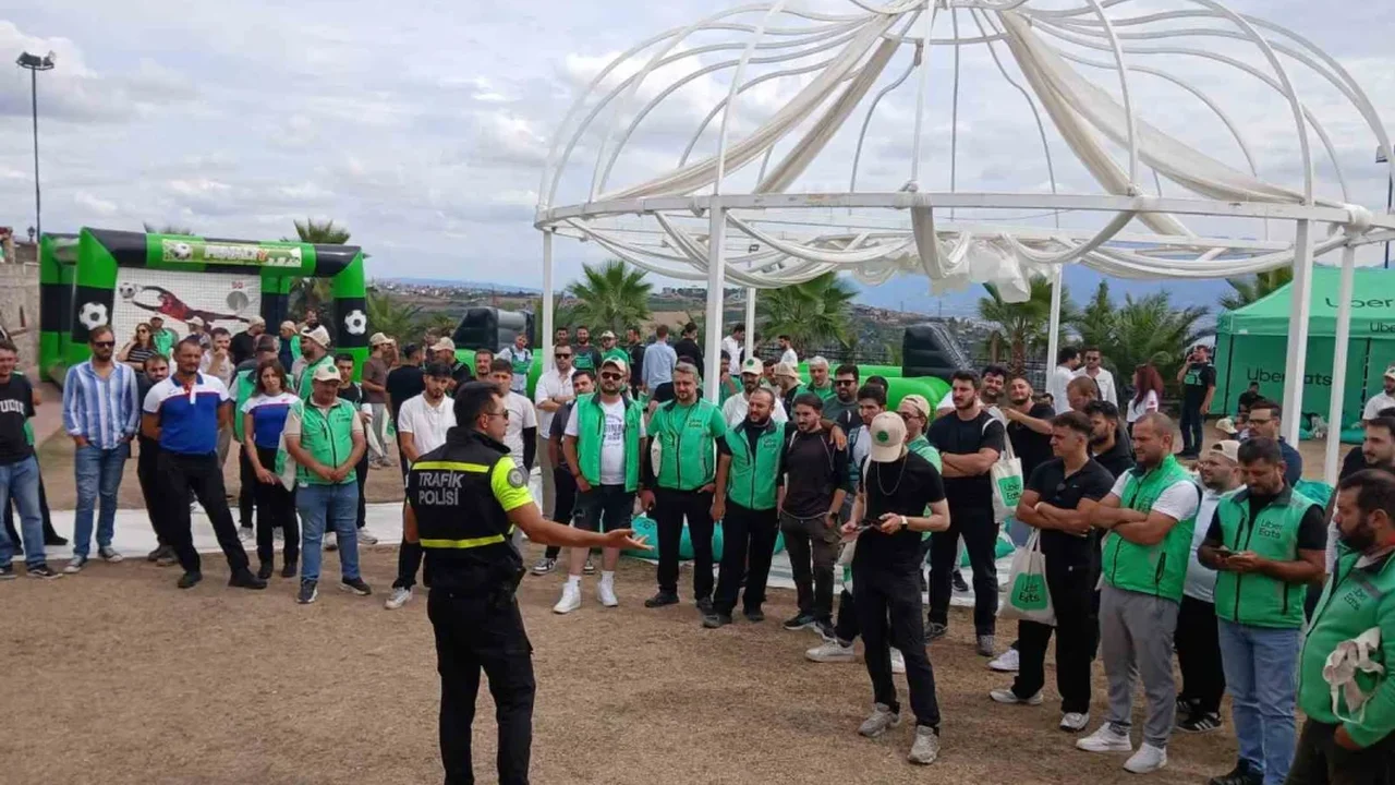 Kocaeli'de 258 motorlu kuryeye güvenli sürüş eğitimi verildi