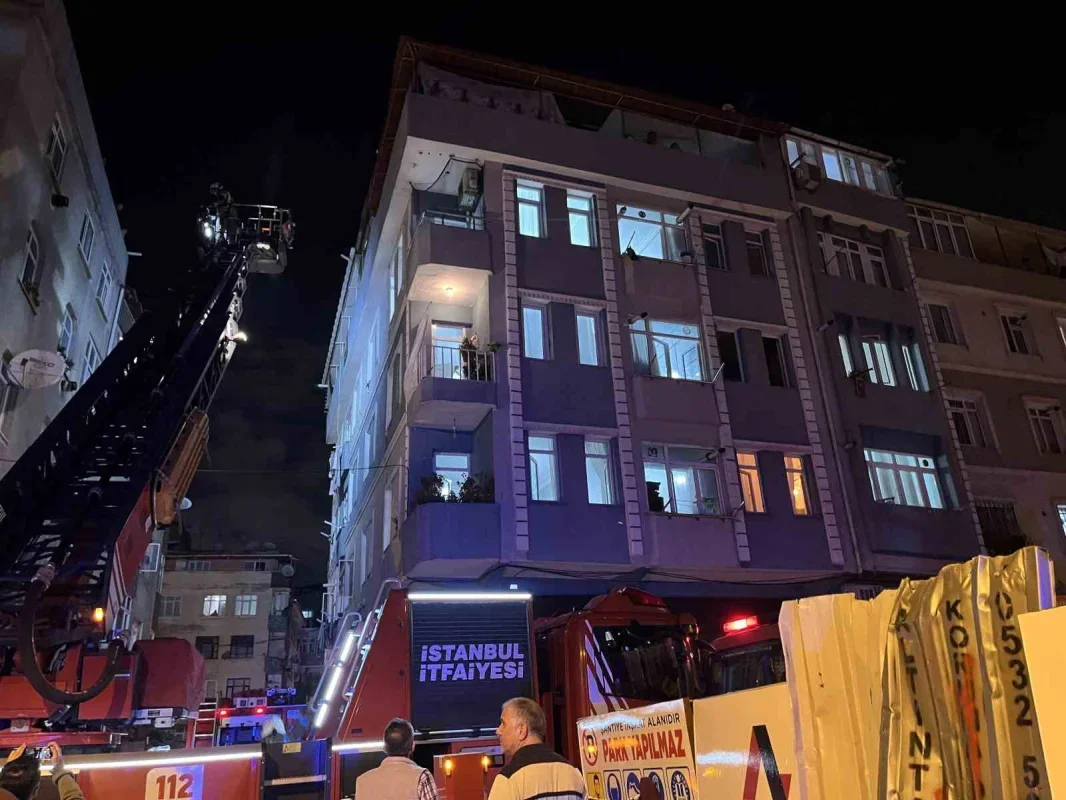 Zeytinburnu'nda bodrum yangını: 5 kişi dumandan etkilendi