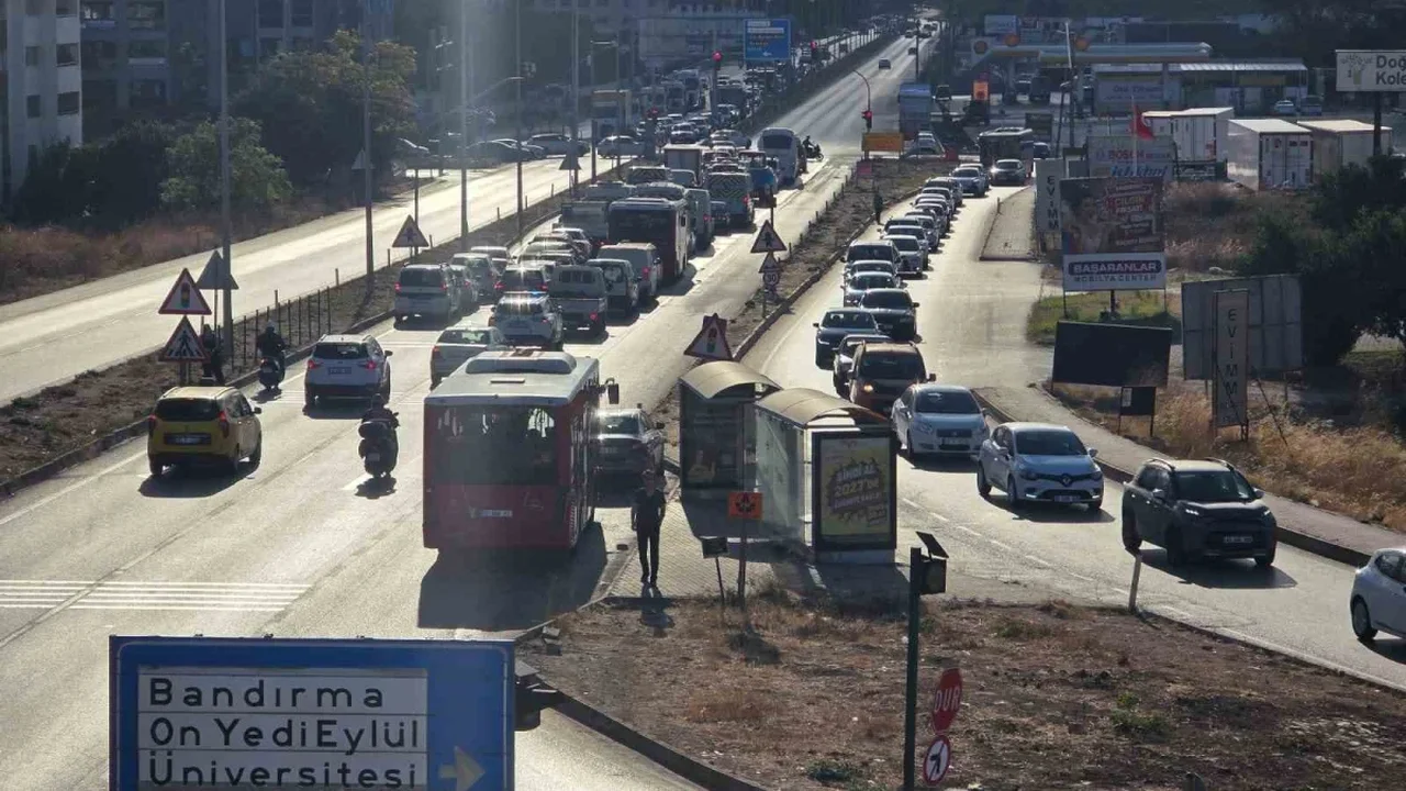 Bandırma trafik yoğunluğu: Hastane ve Külefli kavşakları kilitlendi