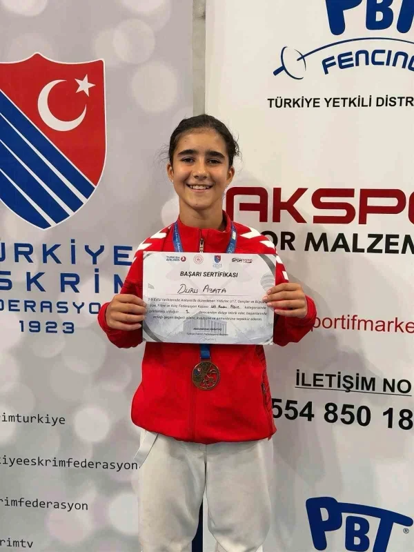 Balıkesirli eskrimciler Ankara'da üç dereceyle döndü