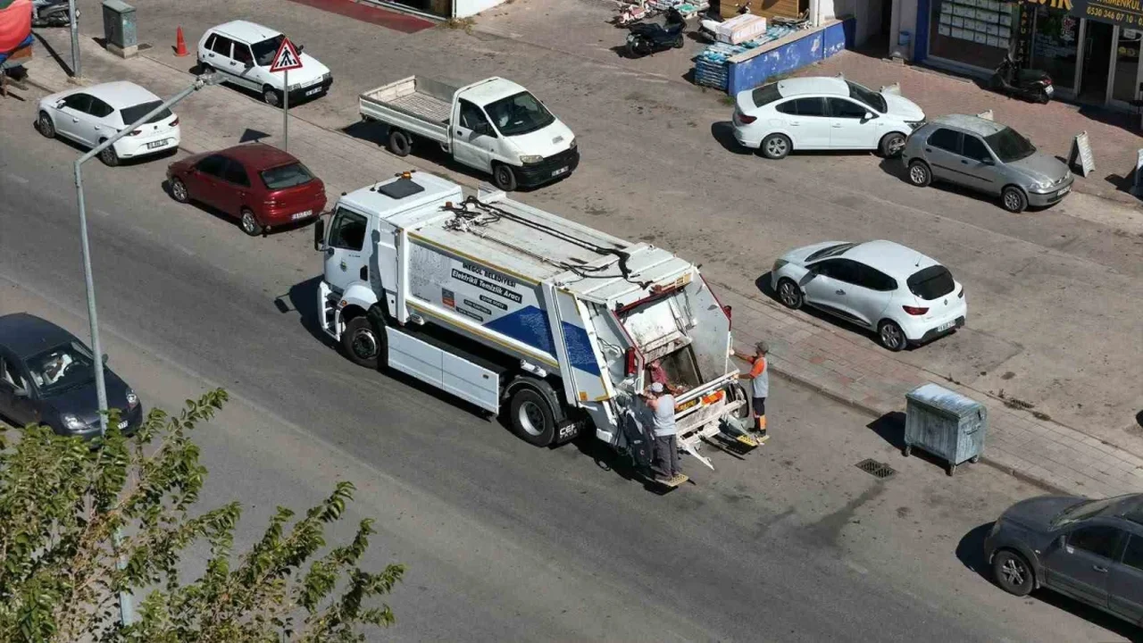 Elektrikli çöp kamyonu İnegöl'de test sürecine alındı