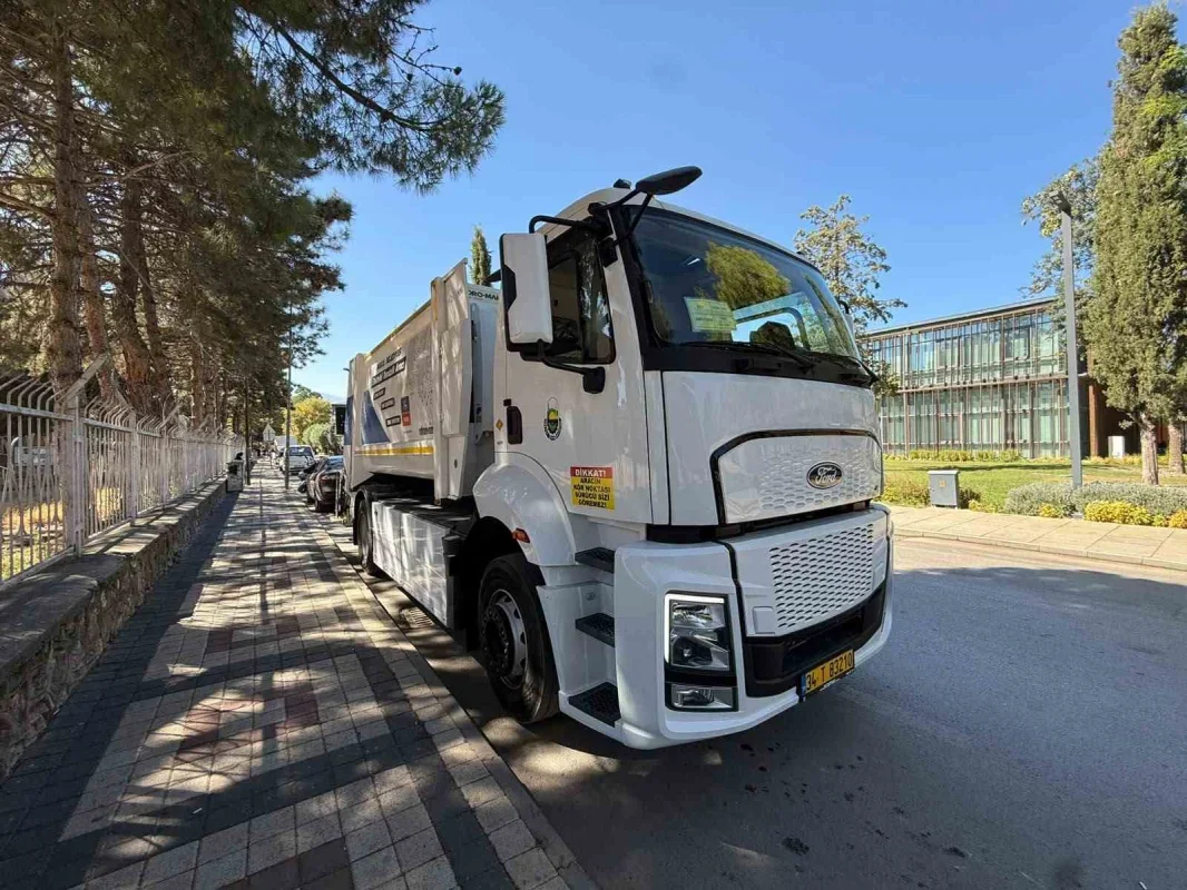 Elektrikli çöp kamyonu İnegöl'de test sürecine alındı