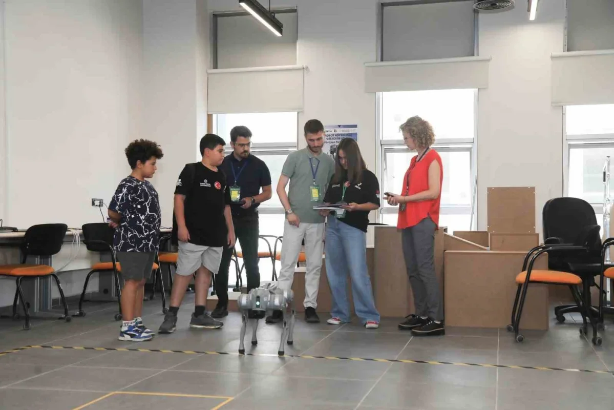 BTÜ'de robot köpek eğitimi: 80 öğrenci robotlarla buluştu