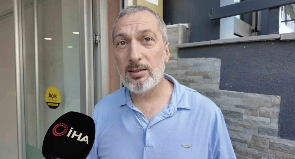Arnavutköy'de tabelada mahsur kalan yavru kedi kurtarıldı