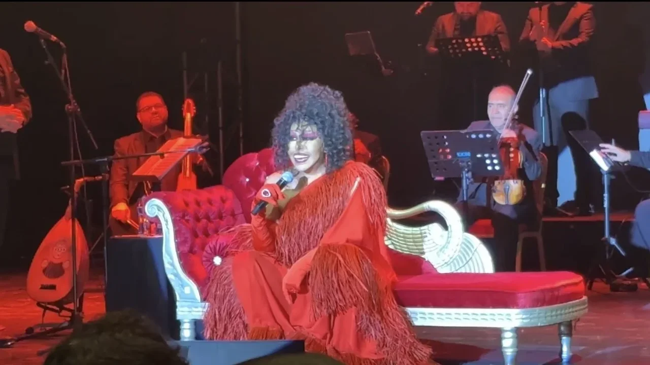 Bülent Ersoy Bursa konserinde alkışlarla karşılandı