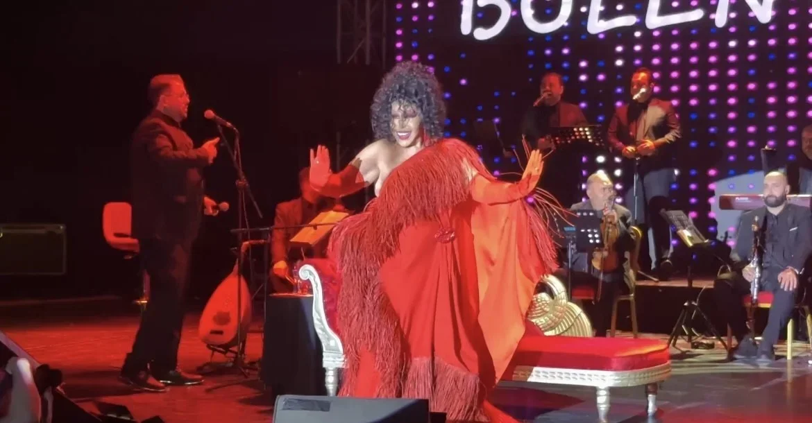 Bülent Ersoy Bursa konserinde alkışlarla karşılandı