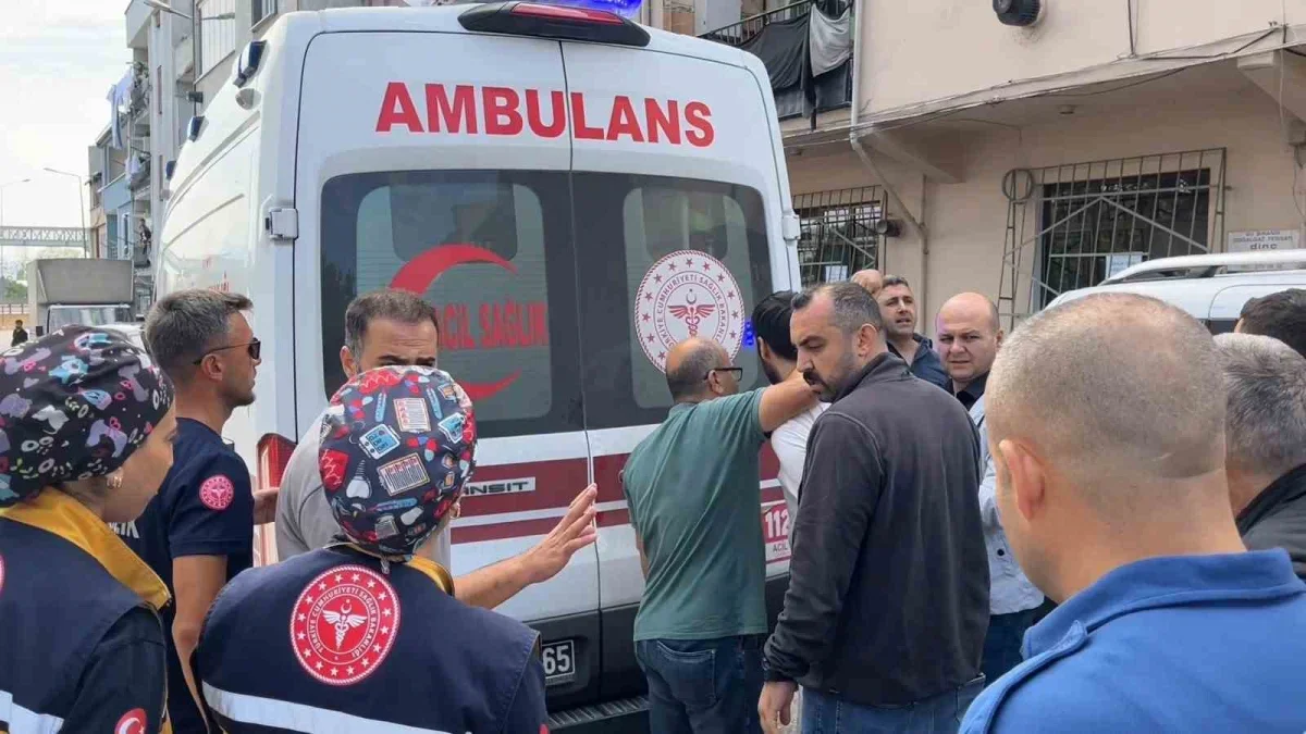 Bursa'da hastaneye yatmamak için polise bıçakla direndi