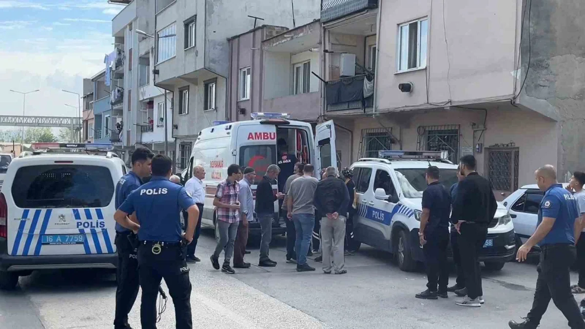 Bursa'da hastaneye yatmamak için polise bıçakla direndi