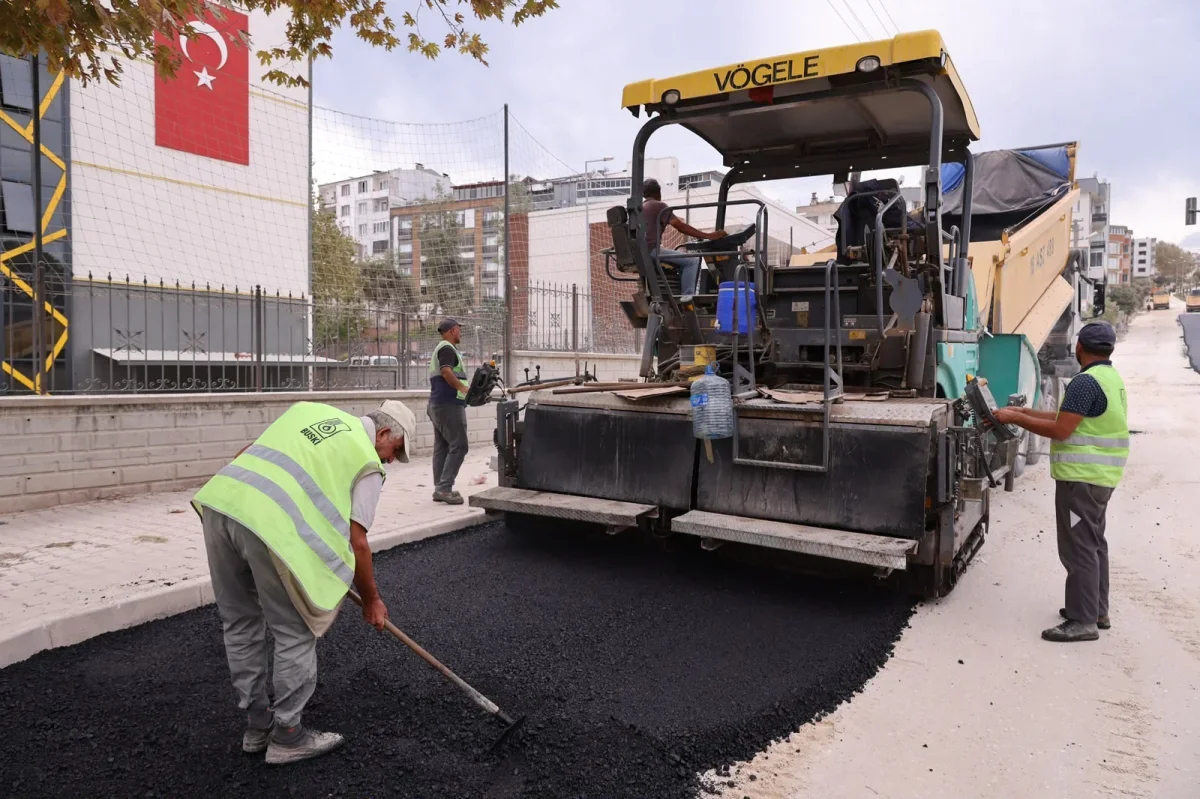 Mustafakemalpaşa'da üç mahalleye 18 bin metrekare parke