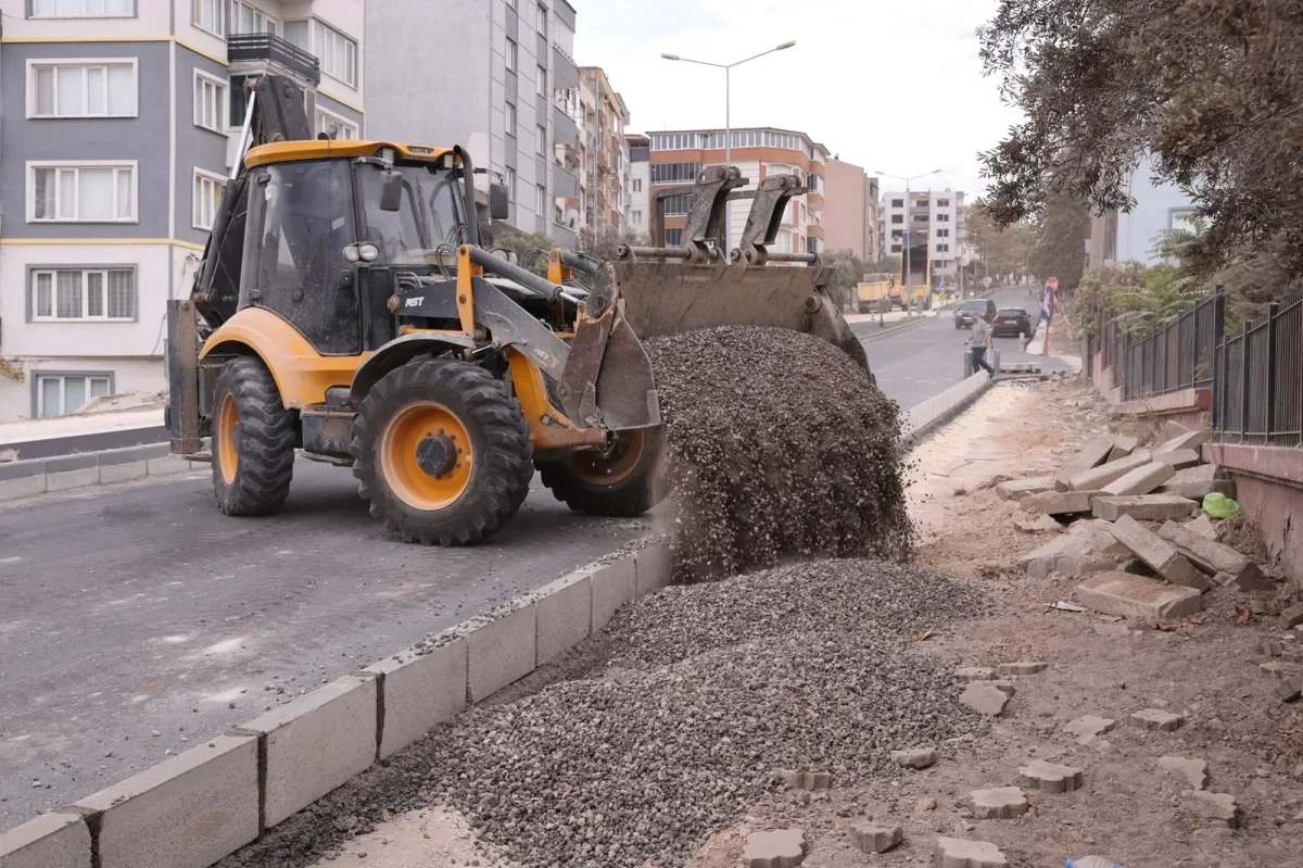 Mustafakemalpaşa'da üç mahalleye 18 bin metrekare parke