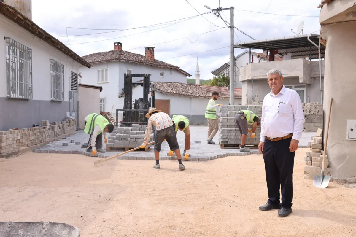 Mustafakemalpaşa'da üç mahalleye 18 bin metrekare parke