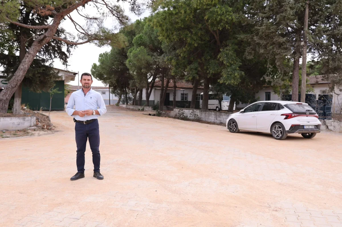 Mustafakemalpaşa'da üç mahalleye 18 bin metrekare parke