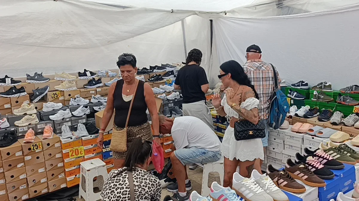 Manavgat Perşembe Pazarı'nda turist yoğunluğu esnafı sevindirdi