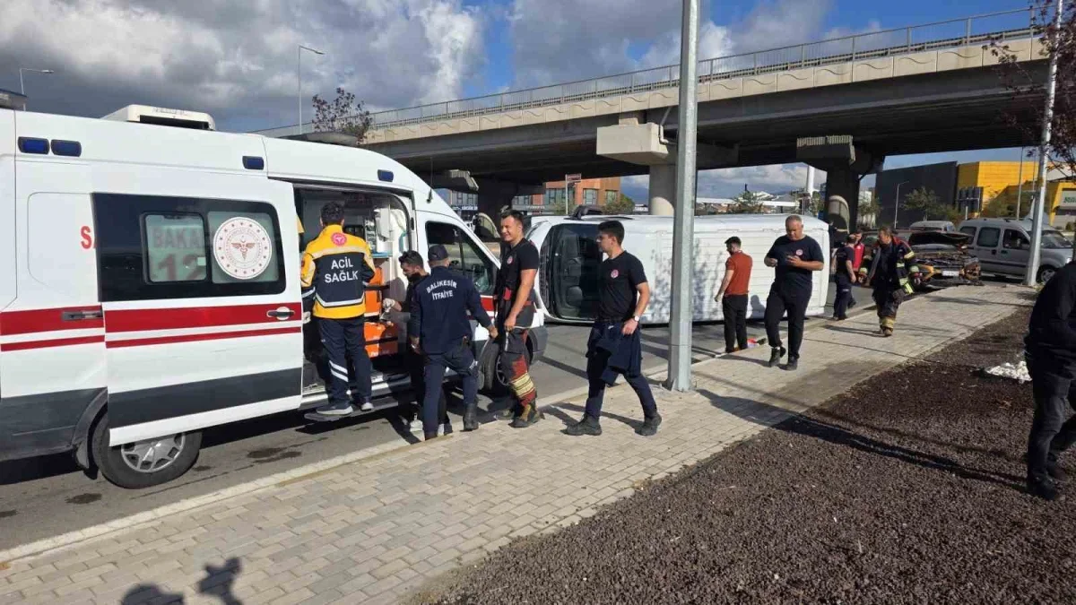 Ümraniyespor teknik aracı Bandırma'da kazada yan yattı