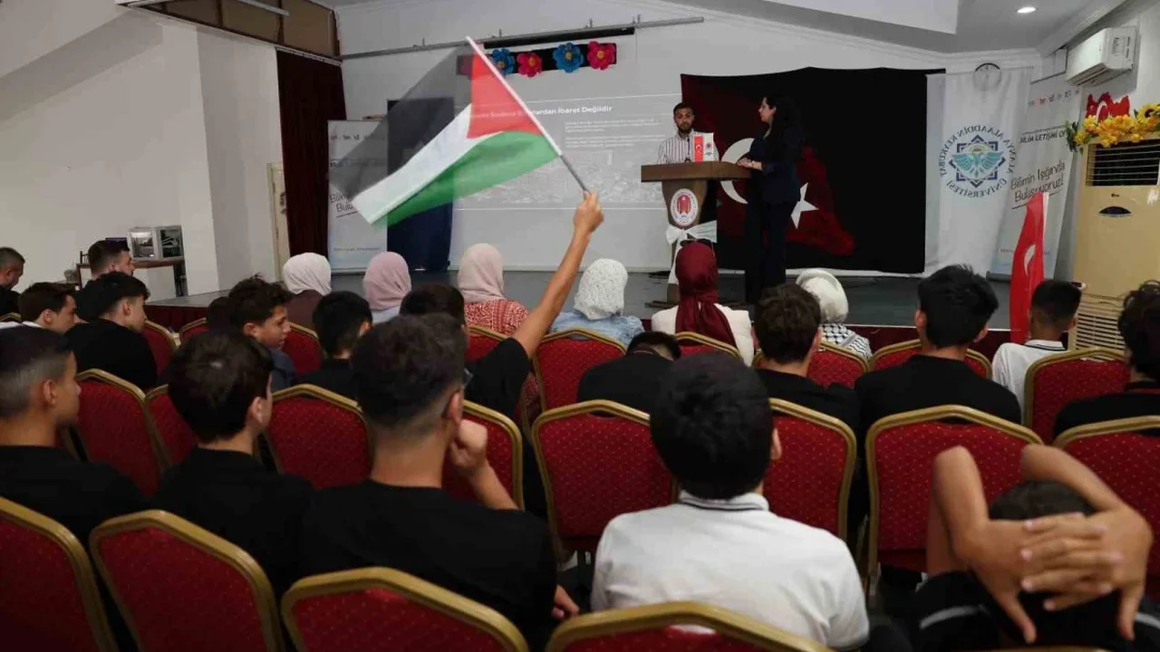 Gazze'de Öğrenci Olmak: Alanya'da eğitim mücadelesi anlatıldı