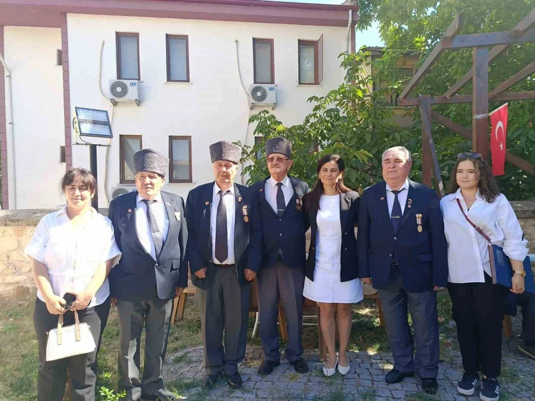 Edirne'de Gaziler Günü'nde vatandaşlara pilav ve helva ikramı