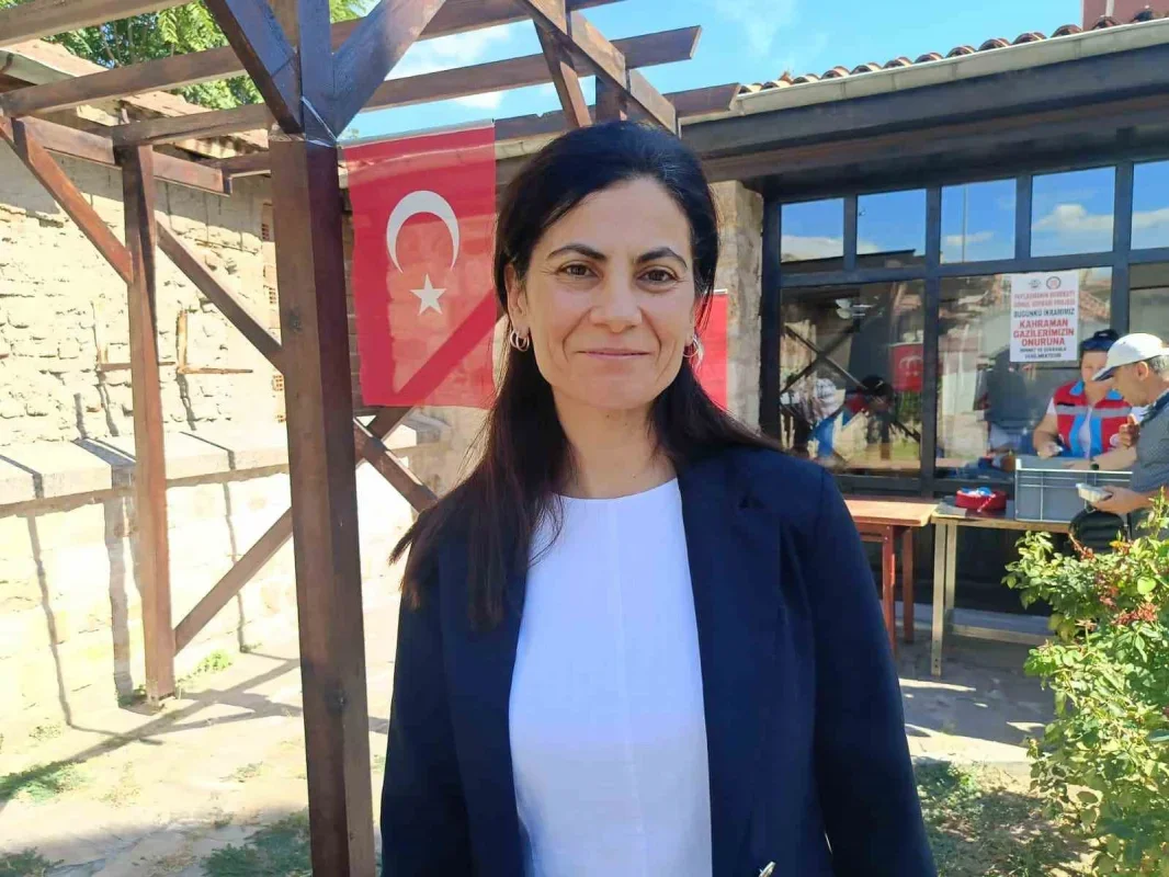 Edirne'de Gaziler Günü'nde vatandaşlara pilav ve helva ikramı