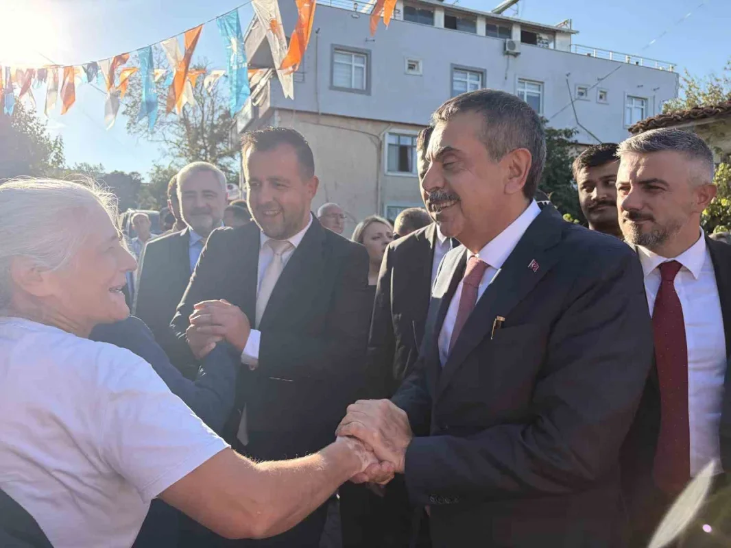 Yusuf Tekin Kıyıköy'de AK Parti teşkilat binasını açtı
