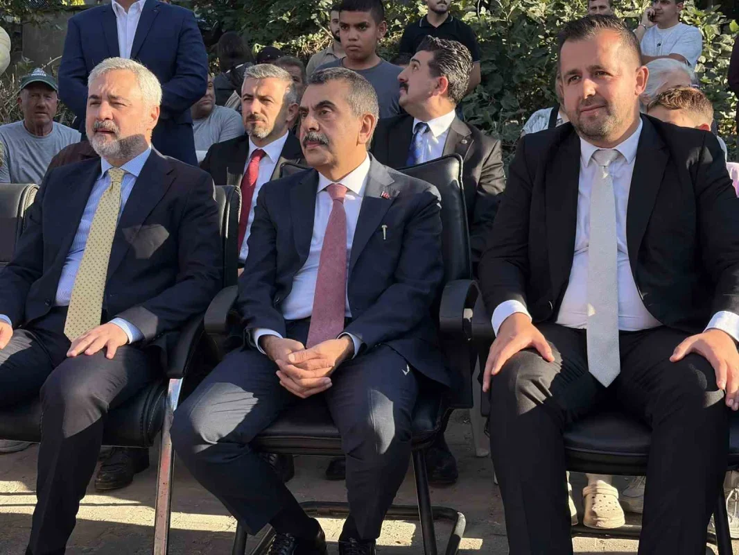Yusuf Tekin Kıyıköy'de AK Parti teşkilat binasını açtı