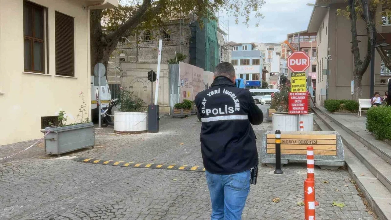 Mudanya Uğur Mumcu Kültür Merkezi'nde iş kazası: İşçi yaralandı