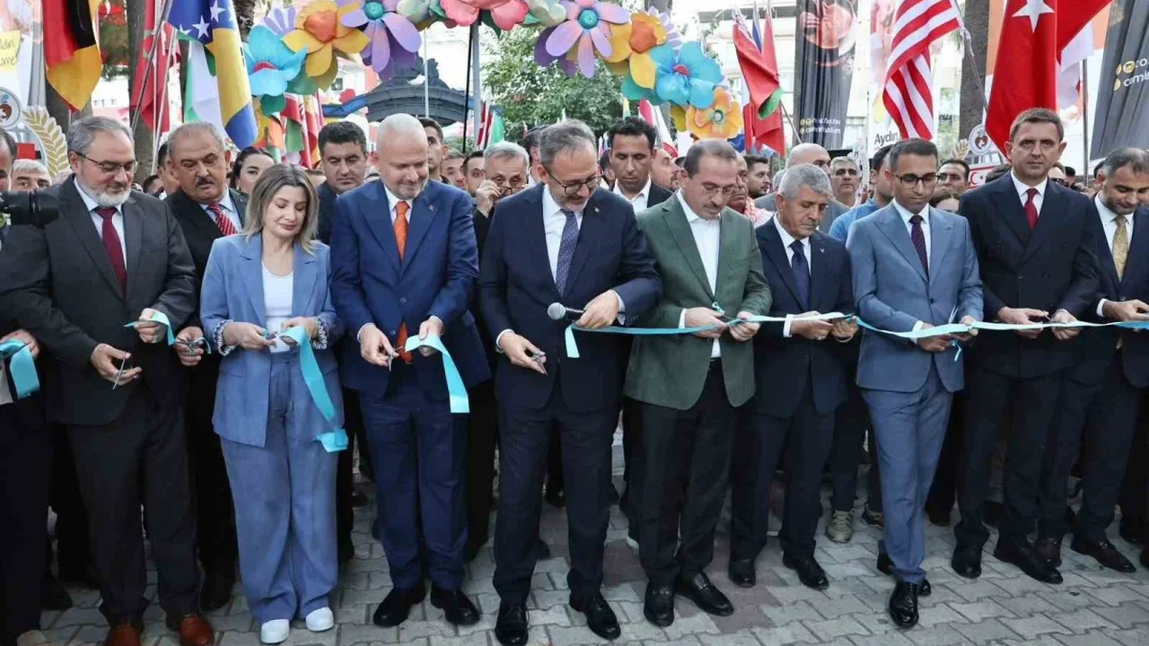 Uluslararası Menemen Çömlek Festivali 45 ülkeyle açıldı