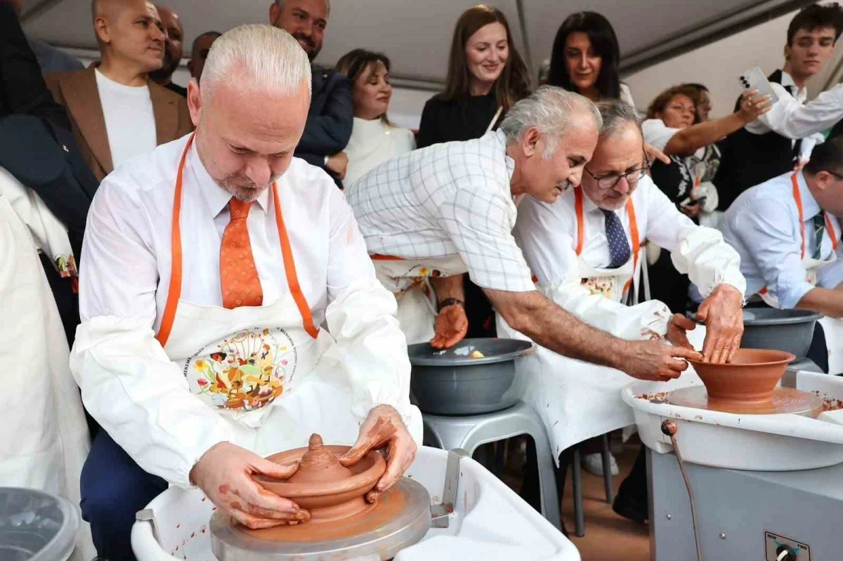 Uluslararası Menemen Çömlek Festivali 45 ülkeyle açıldı