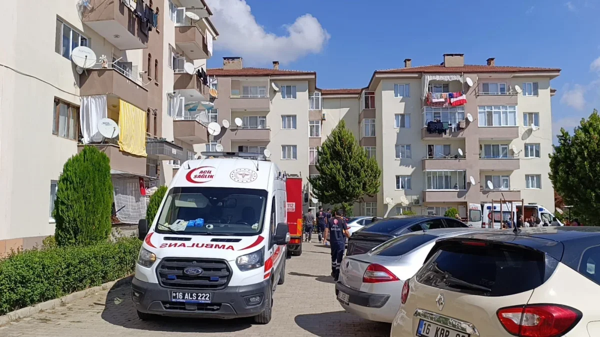 İnegöl'de mutfak yangını: 2'si çocuk 4 kişi dumandan etkilendi