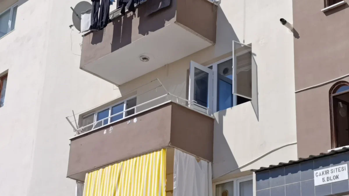 İnegöl'de mutfak yangını: 2'si çocuk 4 kişi dumandan etkilendi