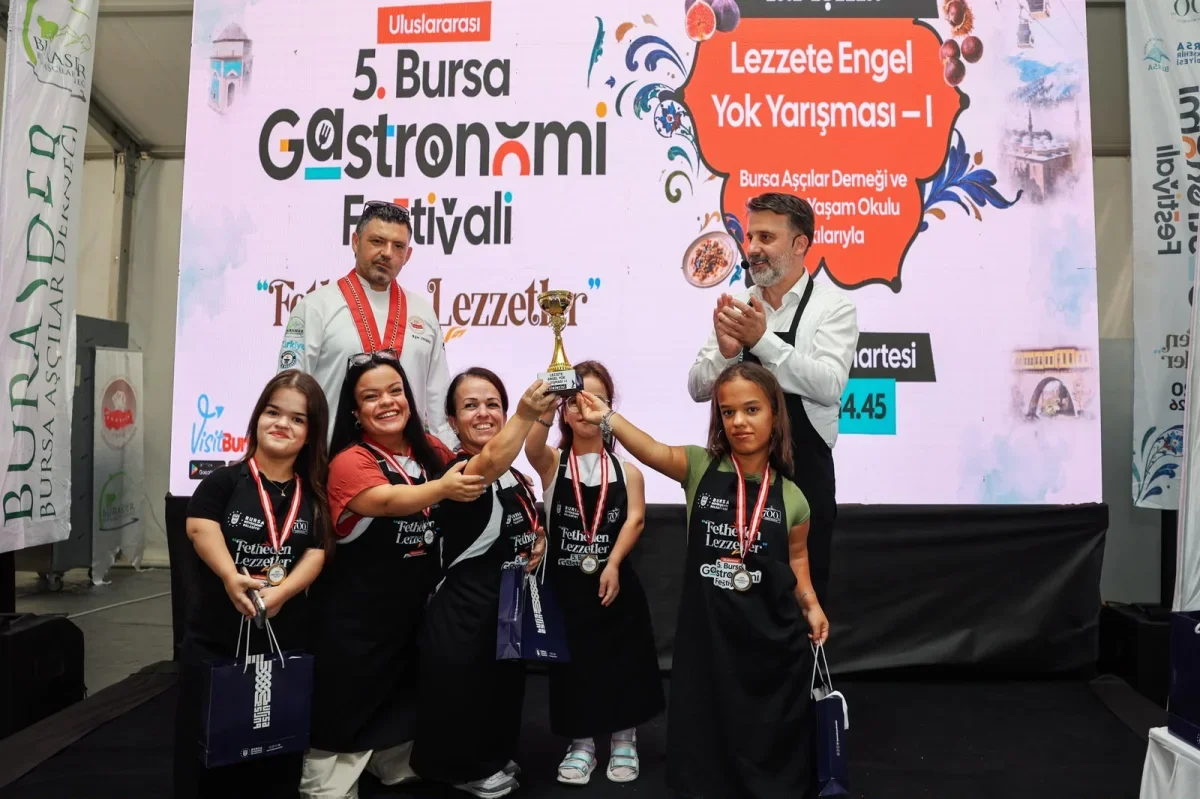 Bursa Gastronomi Festivali'nde özel gereksinimli bireyler yarıştı