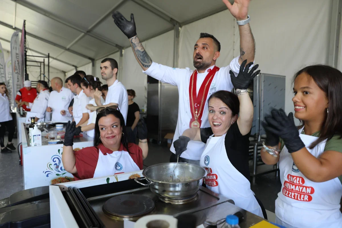 Bursa Gastronomi Festivali'nde özel gereksinimli bireyler yarıştı