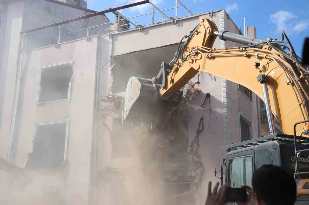 Tığcılar Mahallesi kentsel dönüşümünde 718 bölüm için yıkım başladı