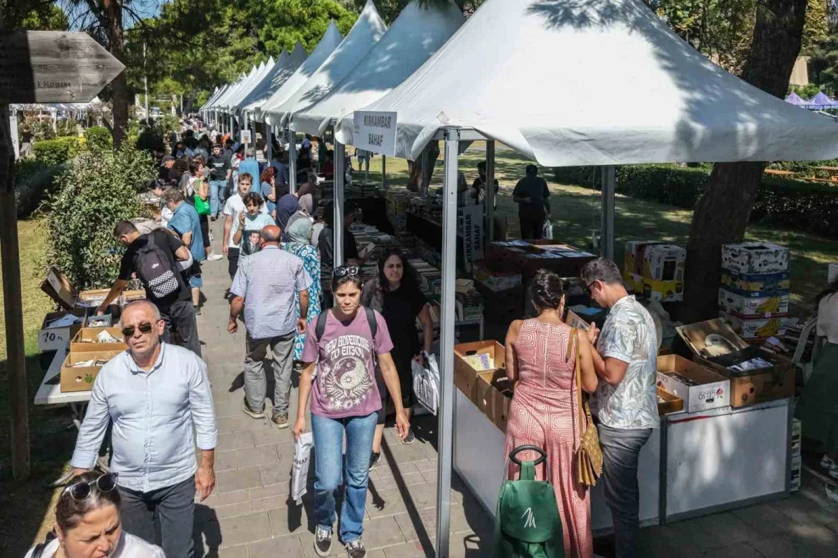 İZKİTAP 8. İzmir Kitap Fuarı Kültürpark'ta ziyaretçilerini bekliyor