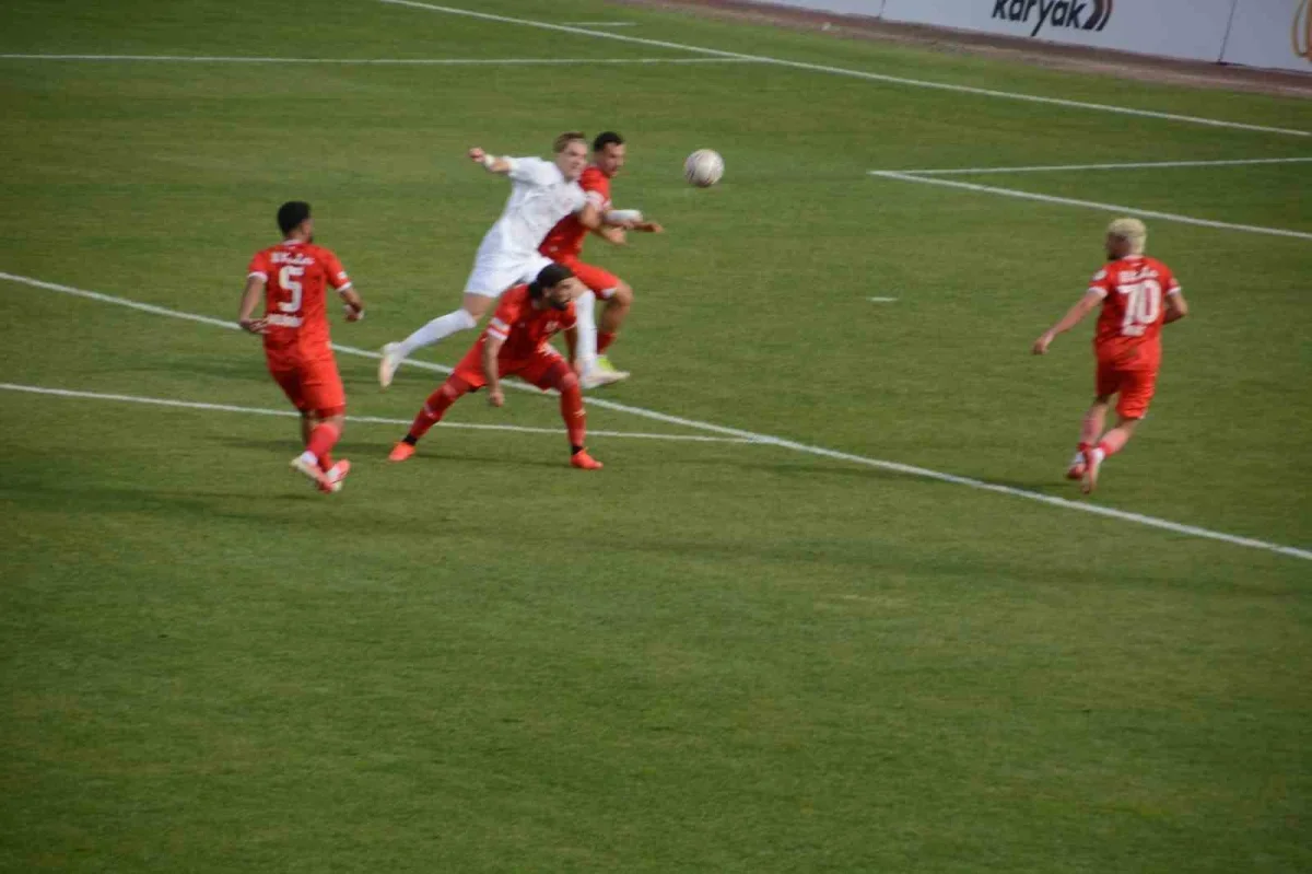 Balıkesirspor, Uşakspor'u Aliağa'da 4-1 mağlup etti