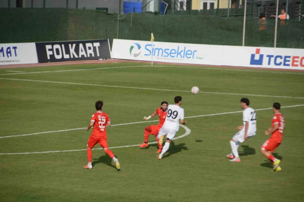 Balıkesirspor, Uşakspor'u Aliağa'da 4-1 mağlup etti