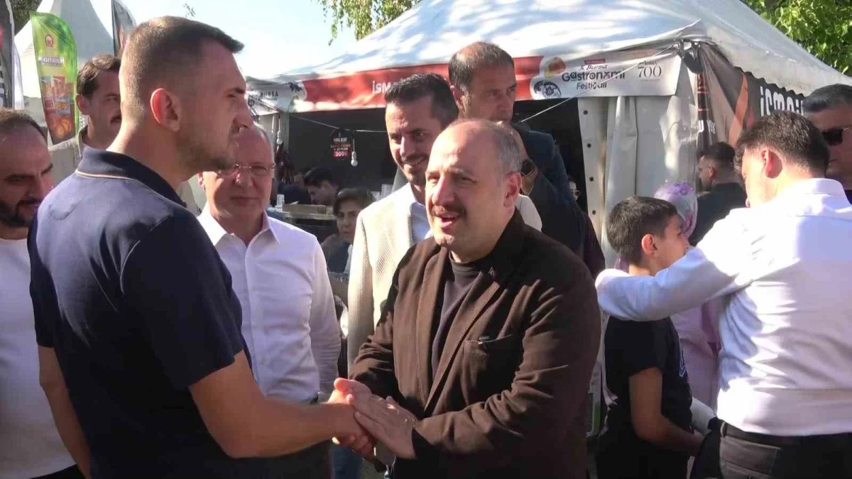 Mustafa Varank'tan Özgür Özel'e börek görüntüleri tepkisi