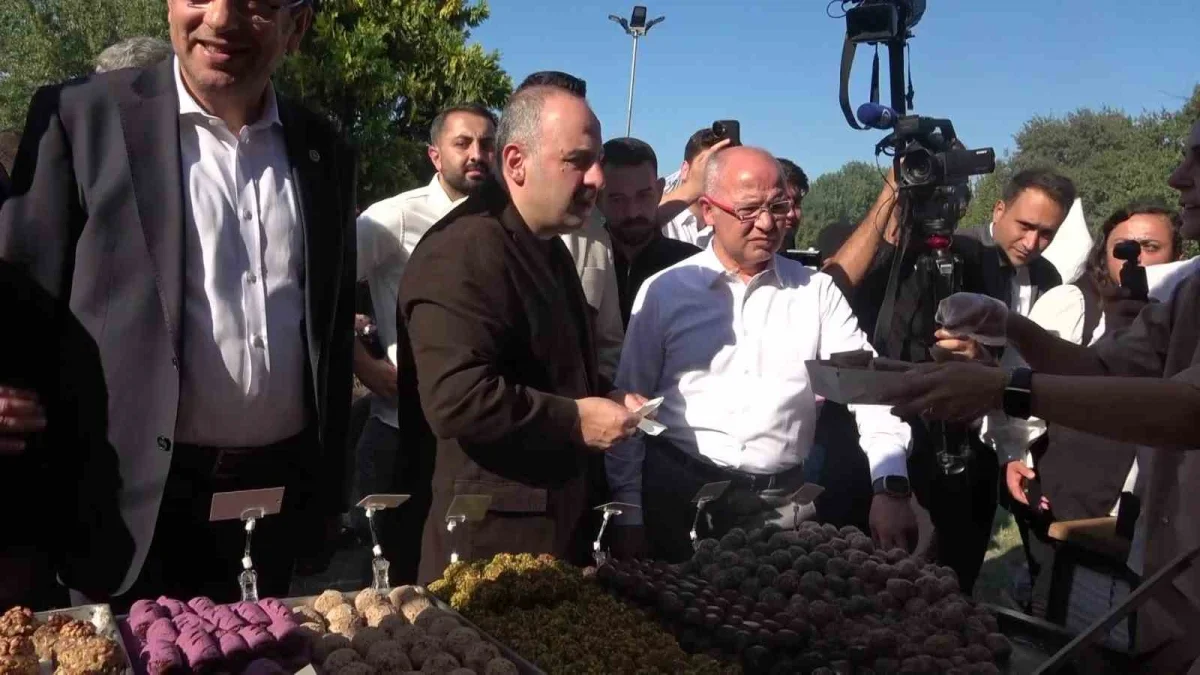 Mustafa Varank'tan Özgür Özel'e börek görüntüleri tepkisi