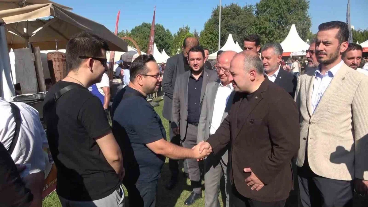 Mustafa Varank'tan Özgür Özel'e börek görüntüleri tepkisi