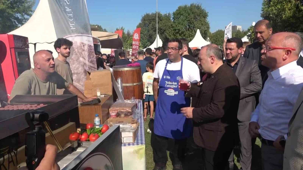 Mustafa Varank'tan Özgür Özel'e börek görüntüleri tepkisi