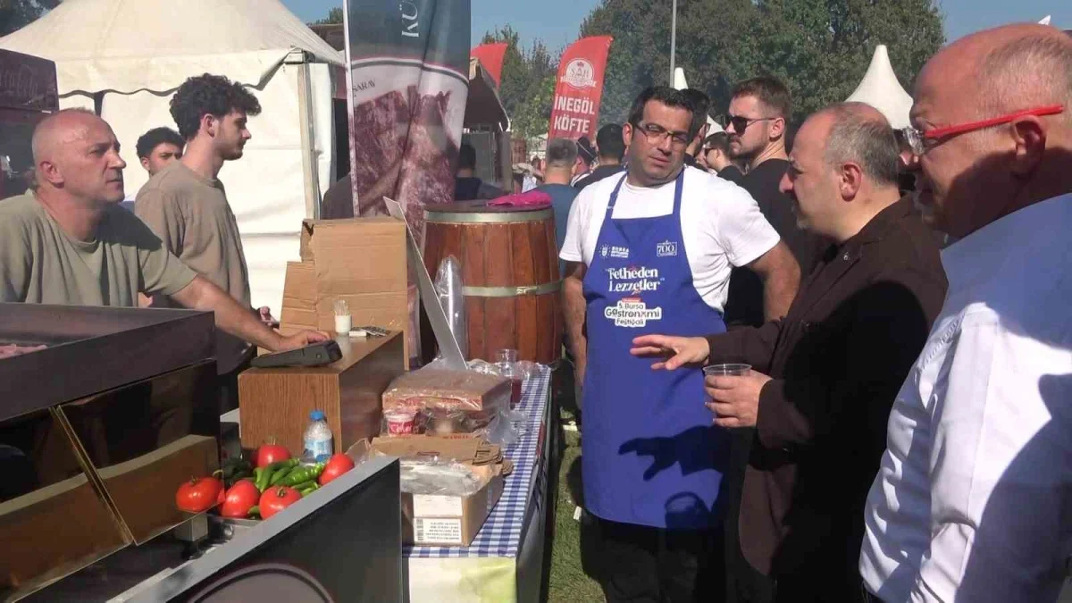 Mustafa Varank'tan Özgür Özel'e börek görüntüleri tepkisi
