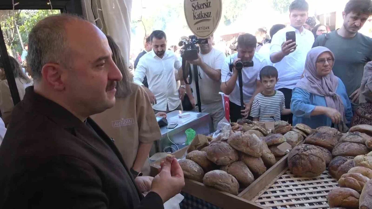 Mustafa Varank'tan Özgür Özel'e börek görüntüleri tepkisi