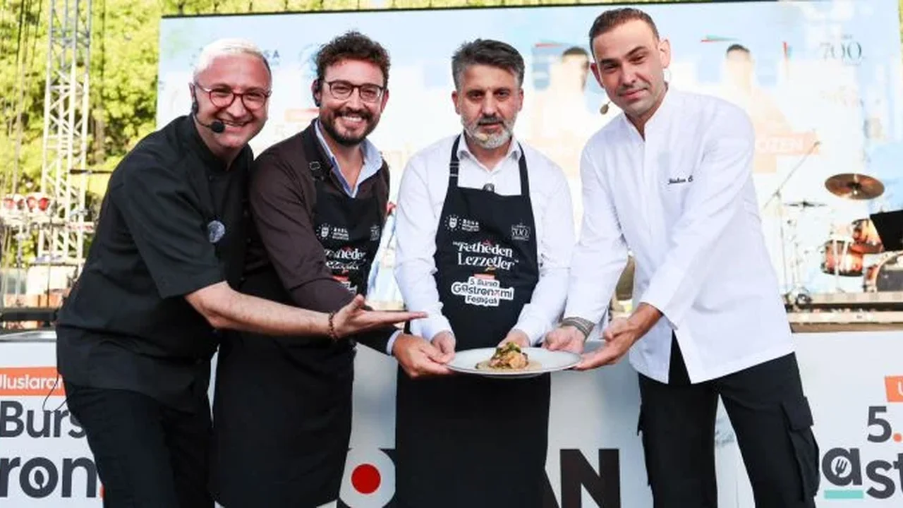 Bursa Gastronomi Festivali'nde Şahin Biba şeflerle mutfağa girdi