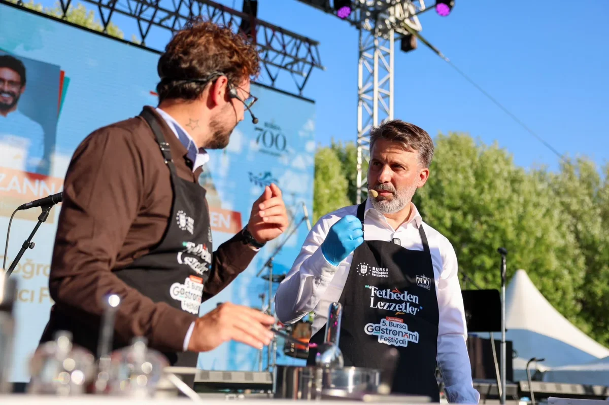 Bursa Gastronomi Festivali'nde Şahin Biba şeflerle mutfağa girdi