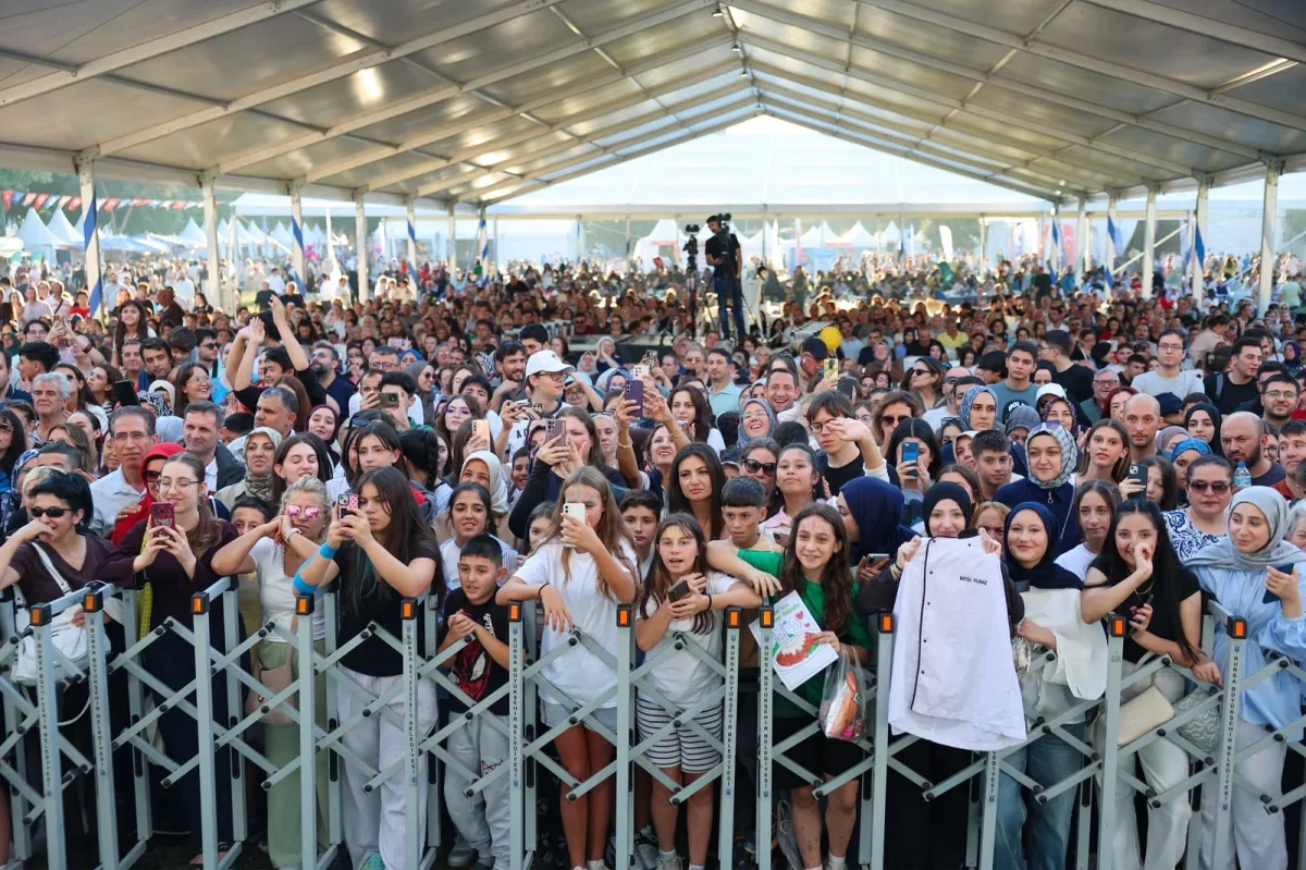 Bursa Gastronomi Festivali'nde Şahin Biba şeflerle mutfağa girdi